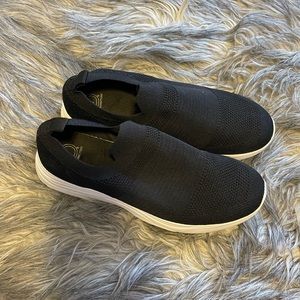 Knit platform sneaker